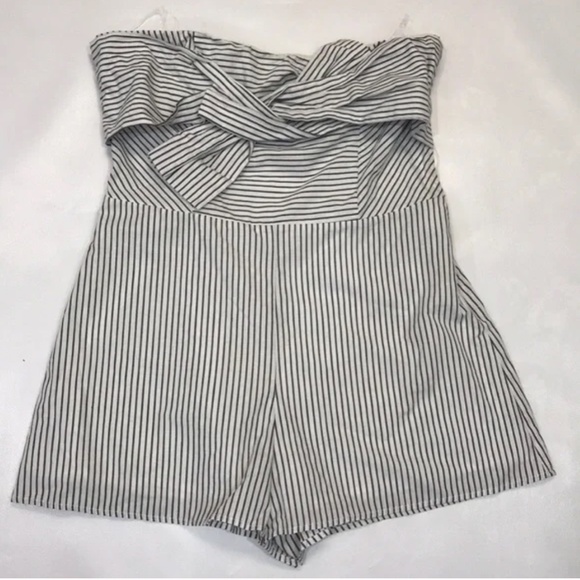 Do + Be Bow Striped Strapless Romper - Picture 3 of 5